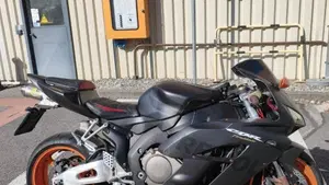 Honda CBR 1000 RR Fireblade (2006 - 07)  (3)