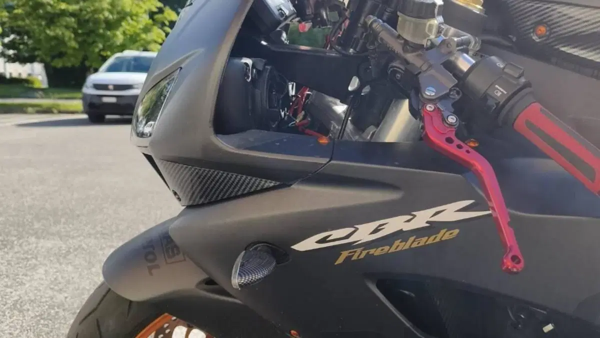 Honda CBR 1000 RR Fireblade (2006 - 07)  (7)