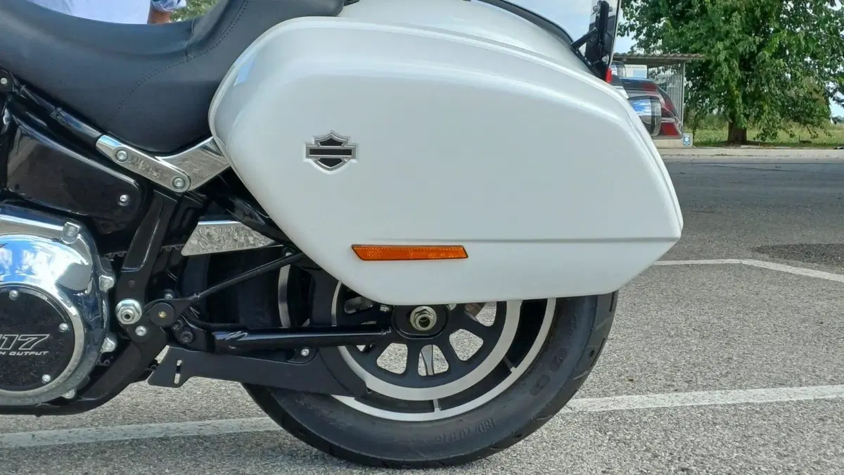 Harley-Davidson Low Rider ST (2025 - 26)  (4)