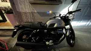 Moto Guzzi V7 Stone (2025 - 26) 