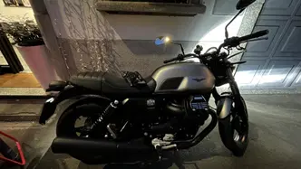 Moto Guzzi V7 Stone (2025 - 26)