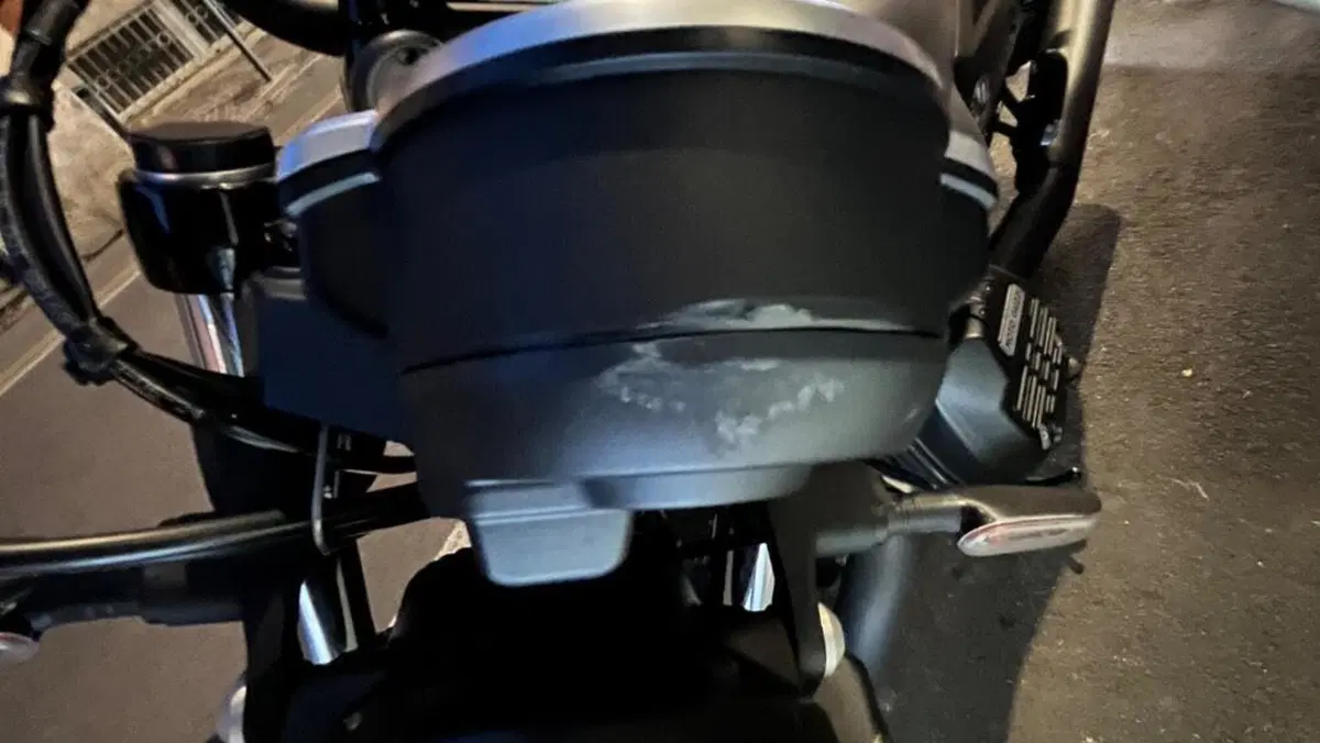 Moto Guzzi V7 Stone (2025 - 26)  (4)