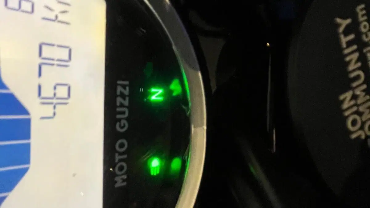 Moto Guzzi V7 Stone (2025 - 26)  (5)