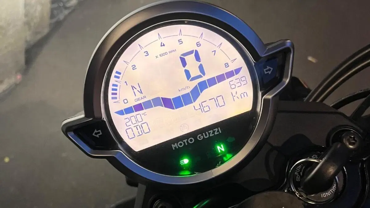 Moto Guzzi V7 Stone (2025 - 26)  (6)