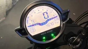Moto Guzzi V7 Stone (2025 - 26)  (6)