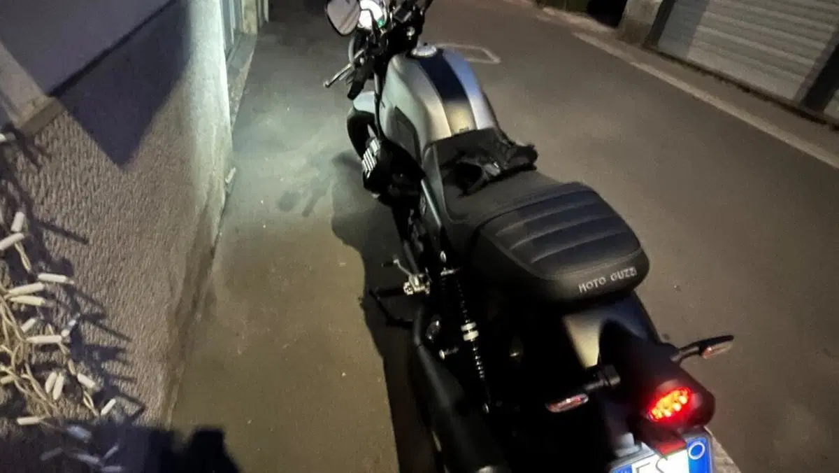 Moto Guzzi V7 Stone (2025 - 26)  (7)