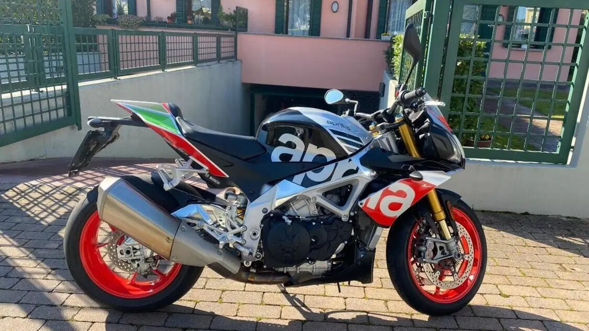 Aprilia Tuono V4 Factory (2017 - 18)  (3)