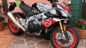 Aprilia Tuono V4 Factory (2017 - 18)  (4)