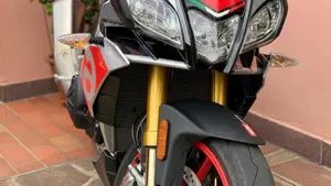 Aprilia Tuono V4 Factory (2017 - 18)  (5)