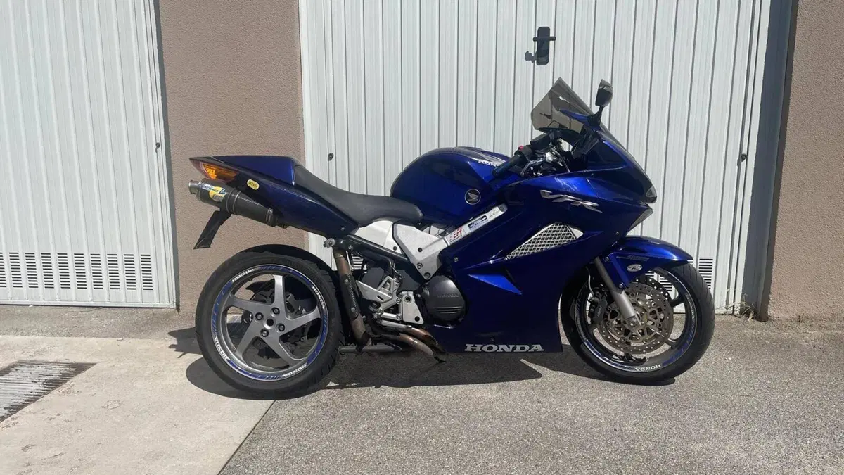 Honda VFR 800 (2002 - 05)  (2)