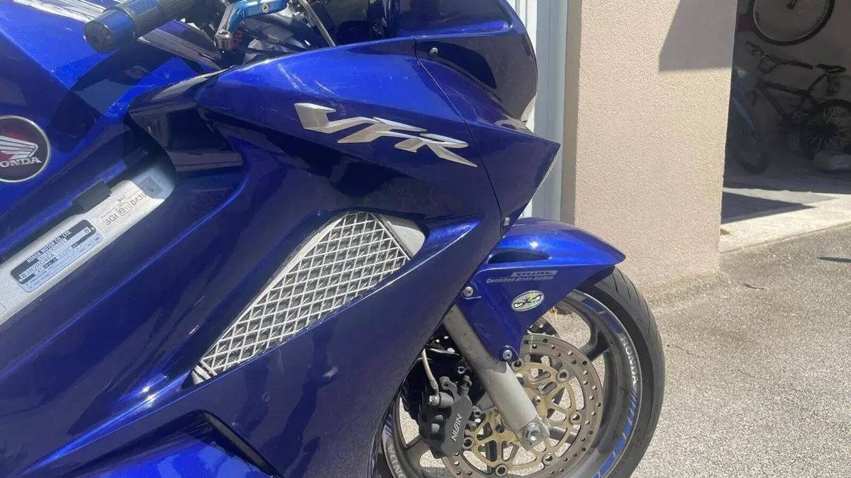 Honda VFR 800 (2002 - 05)  (3)