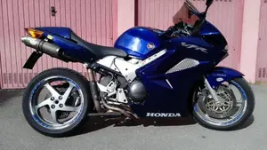 Honda VFR 800 (2002 - 05)  (7)