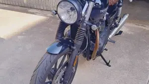 Triumph Street Twin 900 (2021 - 22)  (3)