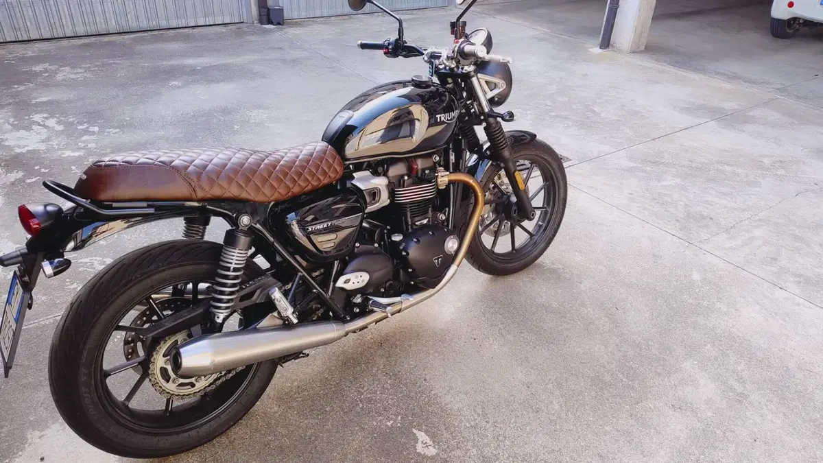 Triumph Street Twin 900 (2021 - 22)  (4)