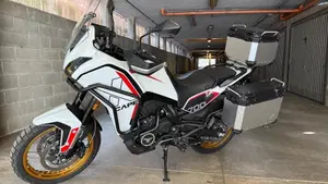 Moto Morini X-Cape 700 Gold Edition (2025 - 26)  (4)