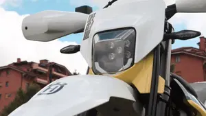 Husqvarna 701 Supermoto (2022)  (4)