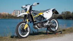Husqvarna 701 Supermoto (2022) 