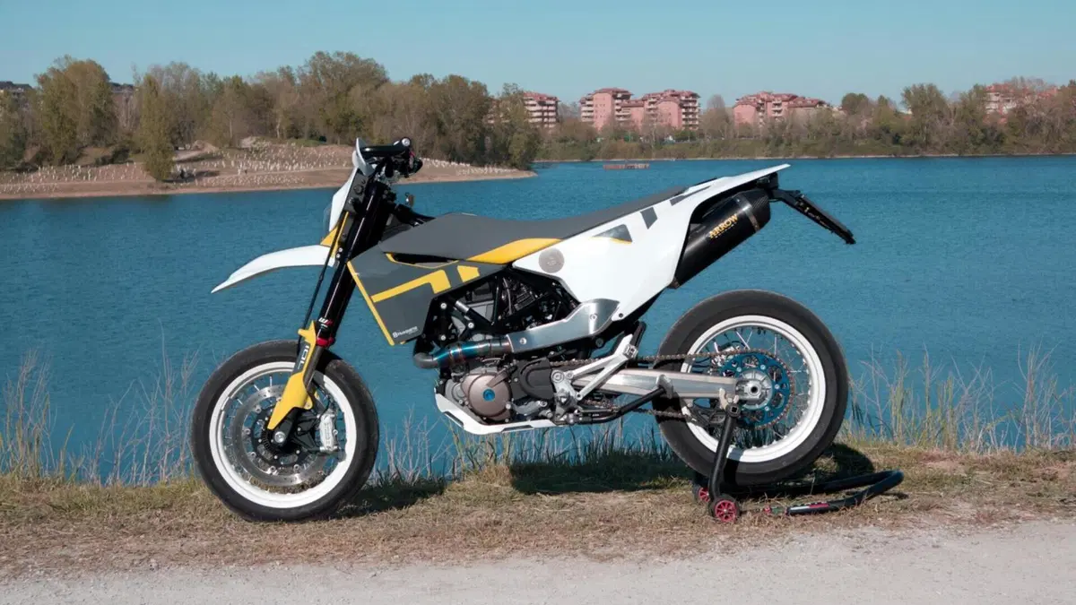 Husqvarna 701 Supermoto (2022)  (3)