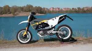 Husqvarna 701 Supermoto (2022)  (3)