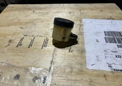 Serbatoio liquido freni posteriore Kawasaki Ninja - Annuncio 10108249
