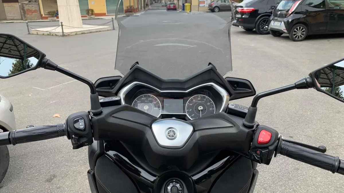 Yamaha X-Max 300 Iron Max (2019 - 20)  (2)