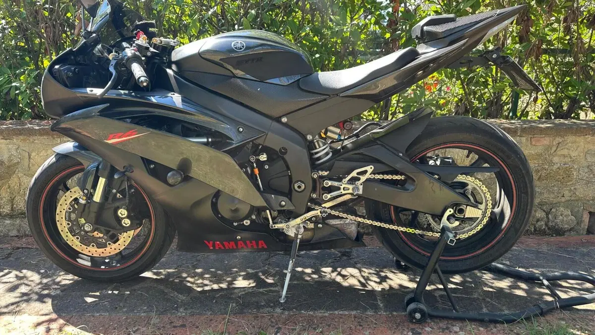 Yamaha YZF R6 (2008 - 09)  (2)
