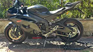 Yamaha YZF R6 (2008 - 09)  (2)