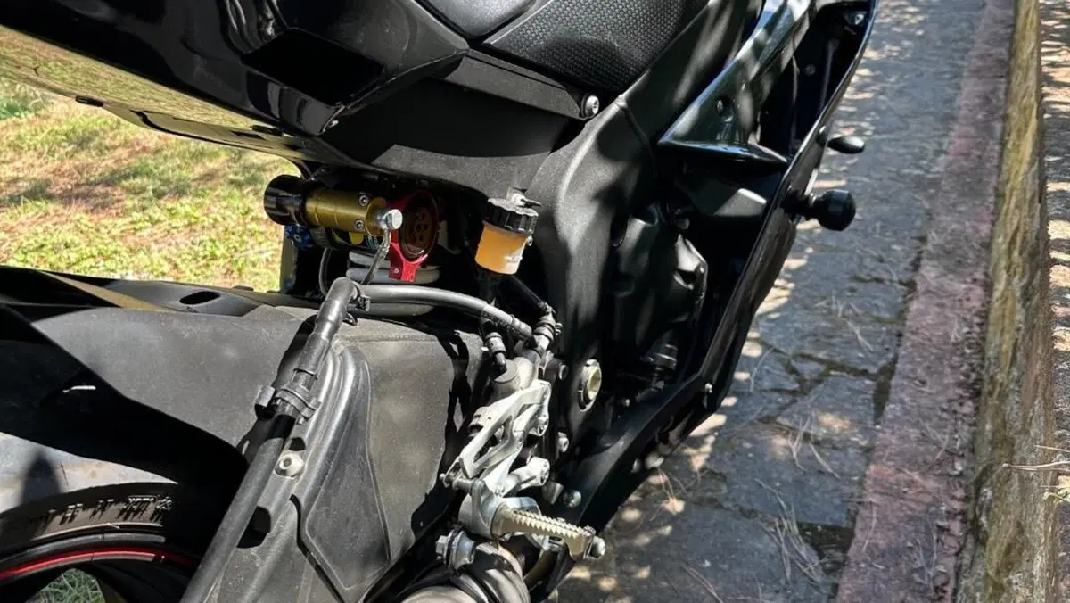 Yamaha YZF R6 (2008 - 09)  (4)