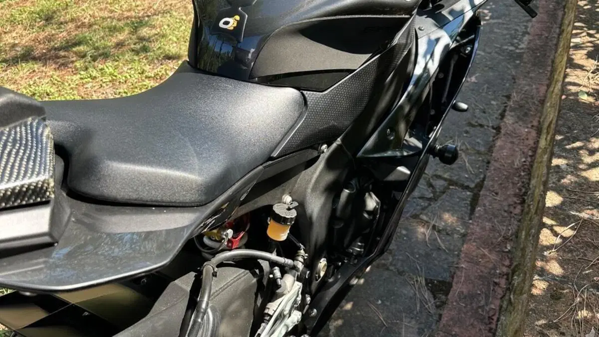Yamaha YZF R6 (2008 - 09)  (6)