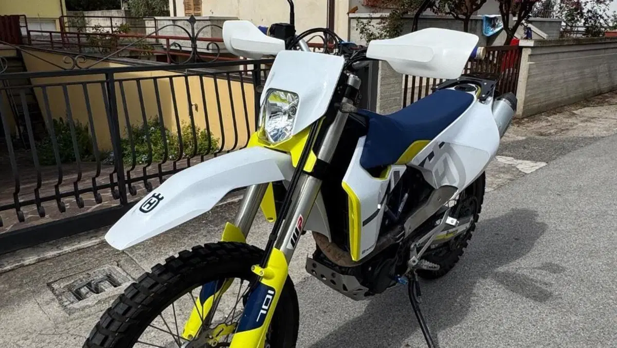 Husqvarna 701 Enduro (2021)  (2)