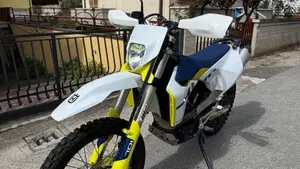 Husqvarna 701 Enduro (2021)  (2)