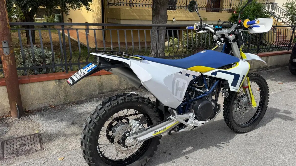 Husqvarna 701 Enduro (2021)  (3)
