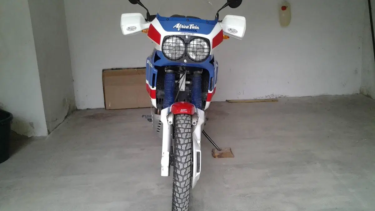 Honda Africa Twin XRV 650  (8)