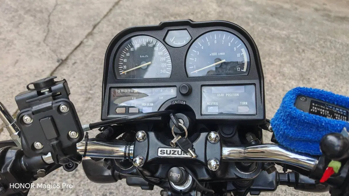 Suzuki   (6)