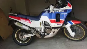 Honda Africa Twin XRV 650  (2)