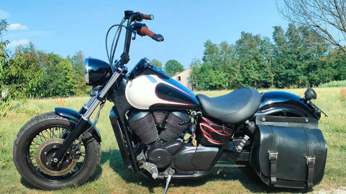 Honda VT 750 C Shadow Monotone (1997 - 01)  (2)