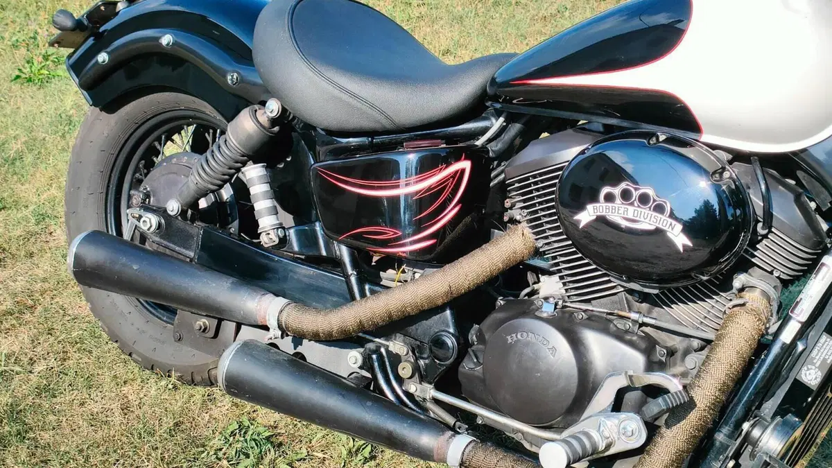 Honda VT 750 C Shadow Monotone (1997 - 01)  (6)