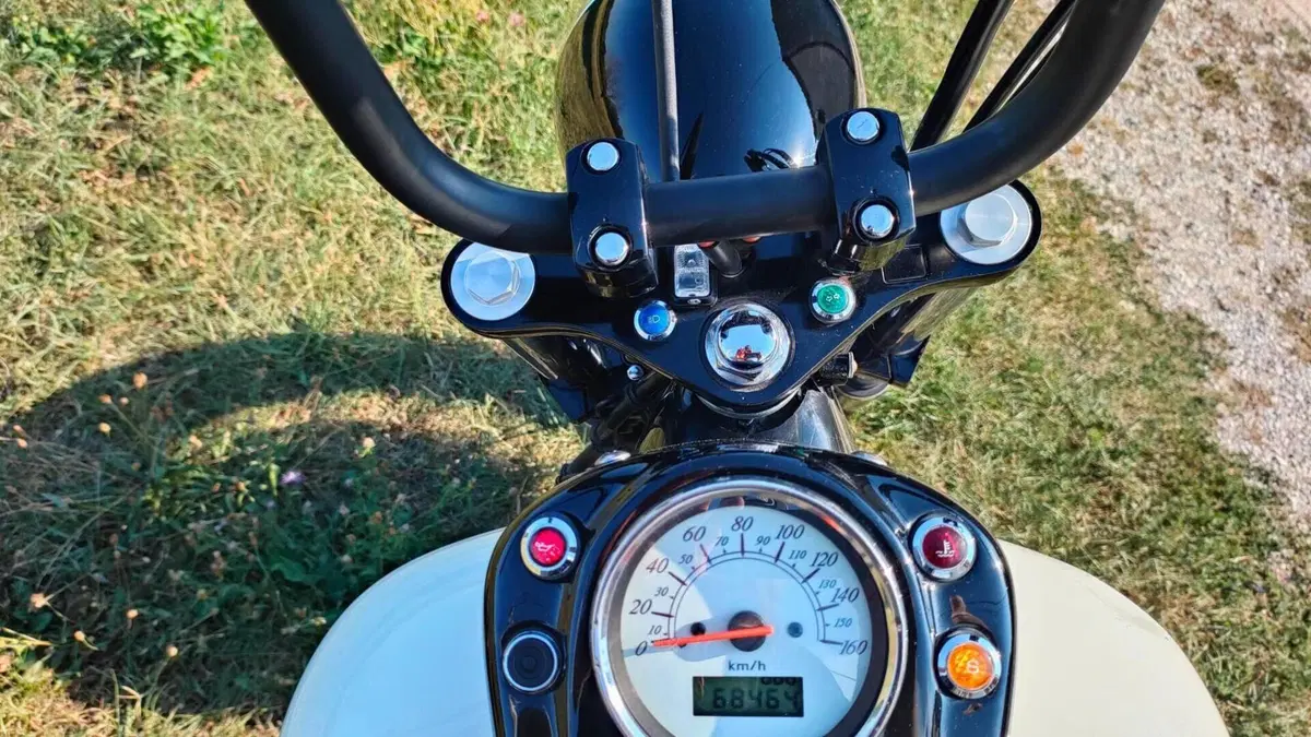 Honda VT 750 C Shadow Monotone (1997 - 01)  (8)