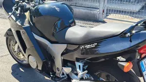 Honda CBR 1100 XX Superblackbird (1999 - 00)  (2)