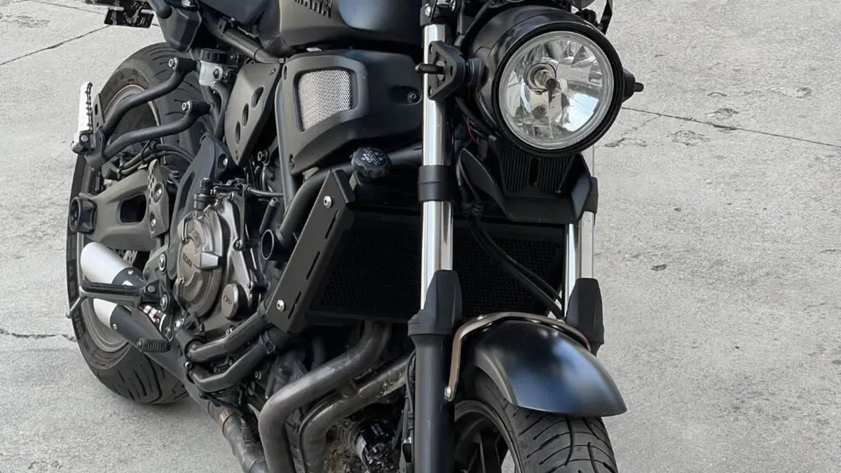 Yamaha XSR 700 ABS (2016 - 20)  (2)