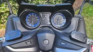 Yamaha T-Max 560 Tech Max (2021)  (2)