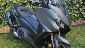 Yamaha T-Max 560 Tech Max (2021)  (3)