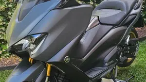 Yamaha T-Max 560 Tech Max (2021)  (5)