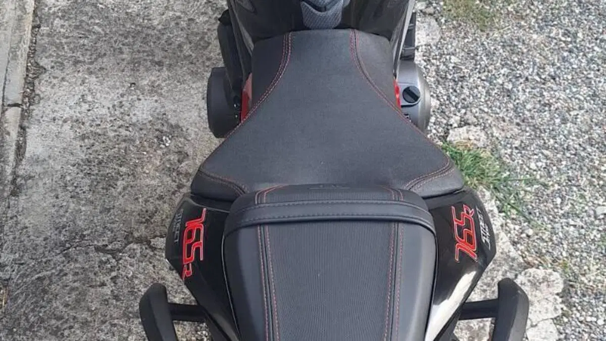 Triumph Street Triple R (2017 - 20)  (3)