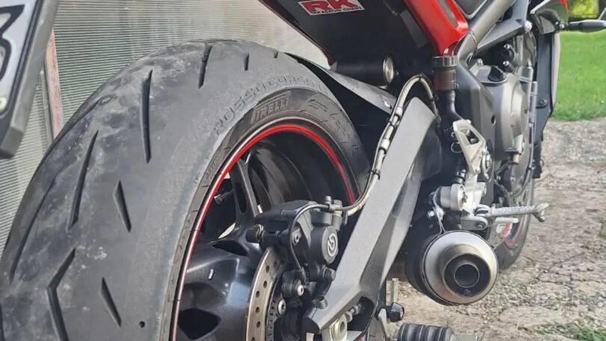 Triumph Street Triple R (2017 - 20)  (6)