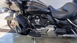 Harley-Davidson 107 Road Glide Ultra (2017 - 18) - FLTRU  (2)