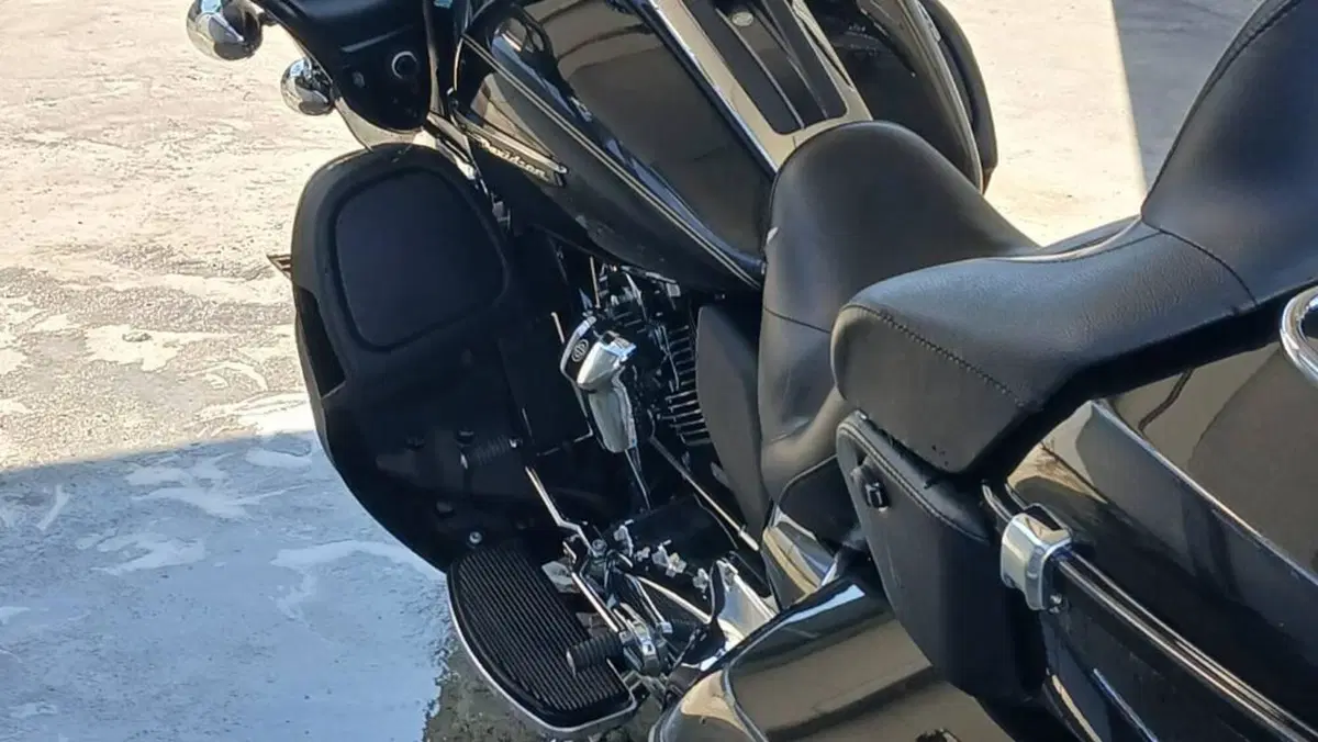 Harley-Davidson 107 Road Glide Ultra (2017 - 18) - FLTRU  (3)