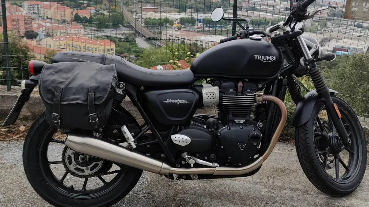 Triumph Street Twin 900 (2017 - 18)  (2)