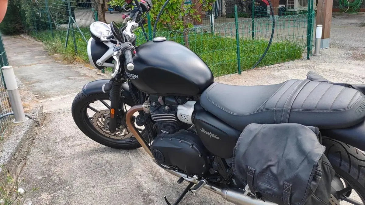 Triumph Street Twin 900 (2017 - 18)  (4)