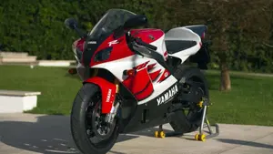 Yamaha YZF 750 R7 